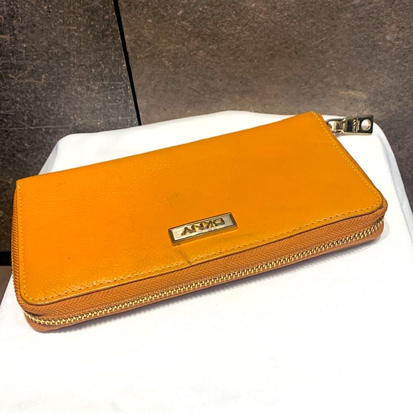 Authentic DKNY leather wallet - Picture 5 of 8